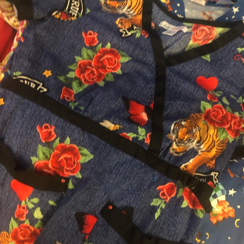 Small scrub top